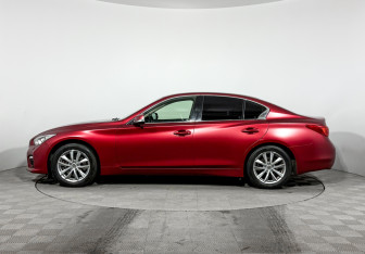 Подержанный автомобиль Infiniti Q50 2016 года (8 фото)
