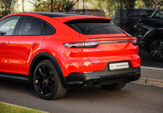 Подержанный автомобиль Porsche Cayenne 2019 года (11 фото)
