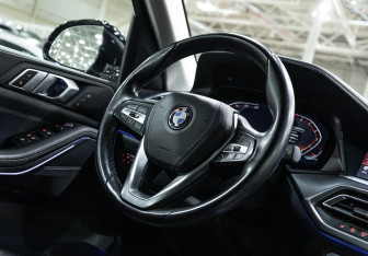 Подержанный автомобиль BMW X5 2019 года (20 фото)