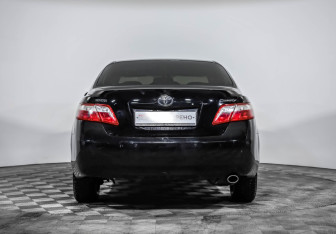 Подержанный автомобиль Toyota Camry Sedan 2011 года (6 фото)