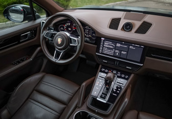 Подержанный автомобиль Porsche Cayenne 2019 года (10 фото)