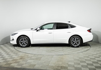 Подержанный автомобиль Hyundai Sonata 2020 года (8 фото)