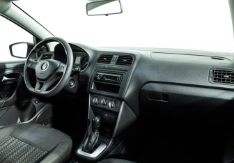 Подержанный автомобиль Volkswagen Polo Sedan 2019 года (9 фото)