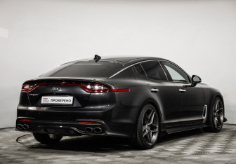 Подержанный автомобиль Kia Stinger 2018 года (5 фото)