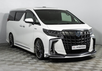 Подержанный автомобиль Toyota Alphard 2020 года (3 фото)