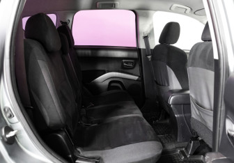 Подержанный автомобиль Mitsubishi Outlander 2007 года (13 фото)
