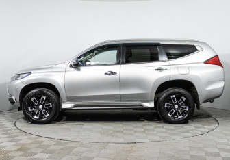 Подержанный автомобиль Mitsubishi Pajero Sport 2018 года (8 фото)