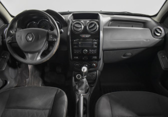 Подержанный автомобиль Renault Duster 2016 года (12 фото)