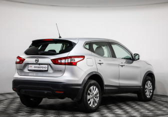 Подержанный автомобиль Nissan Qashqai 2015 года (5 фото)