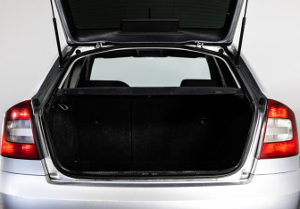 Подержанный автомобиль Skoda Octavia Liftback 2011 года (16 фото)