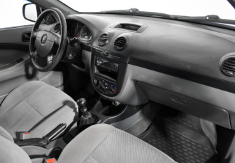 Подержанный автомобиль Chevrolet Lacetti Wagon 2010 года (14 фото)