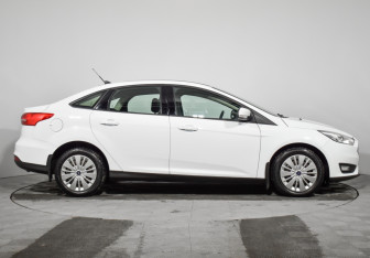 Подержанный автомобиль Ford Focus Sedan 2017 года (4 фото)