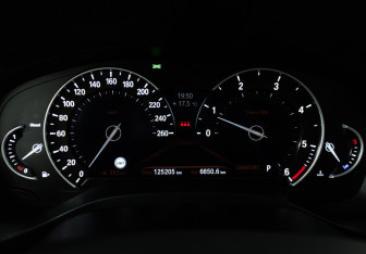 Подержанный автомобиль BMW X3 2020 года (12 фото)