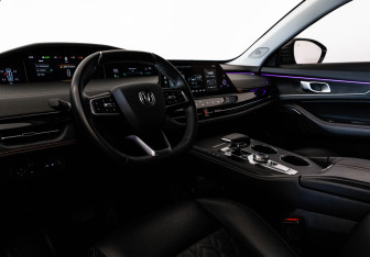 Подержанный автомобиль Changan UNI-K 2023 года (13 фото)