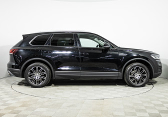 Подержанный автомобиль Volkswagen Touareg 2018 года (4 фото)