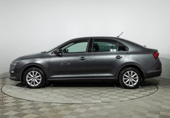 Подержанный автомобиль Skoda Rapid Liftback 2021 года (8 фото)