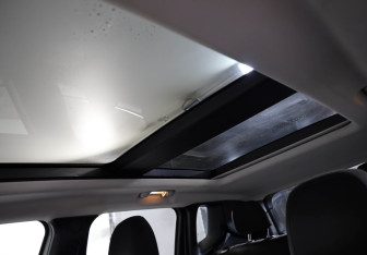 Подержанный автомобиль Jeep Grand Cherokee 2011 года (17 фото)