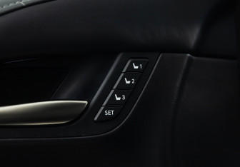 Подержанный автомобиль Lexus LX 2015 года (16 фото)