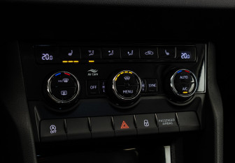 Подержанный автомобиль Skoda Karoq 2020 года (16 фото)