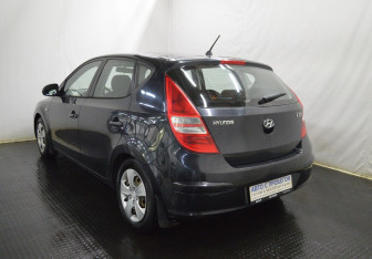 Подержанный автомобиль Hyundai i30 Hatchback 2010 года (7 фото)