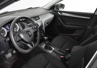 Подержанный автомобиль Skoda Octavia Liftback 2020 года (9 фото)