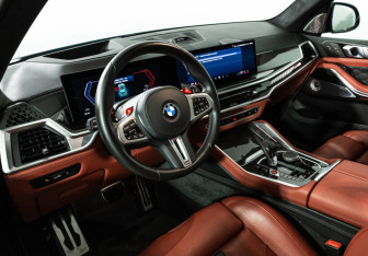 Подержанный автомобиль BMW X5 M 2024 года (11 фото)