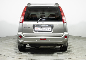 Подержанный автомобиль Nissan X-Trail 2006 года (6 фото)