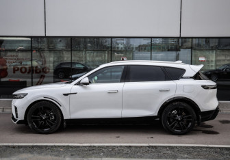 Подержанный автомобиль Voyah Free 2023 года (9 фото)