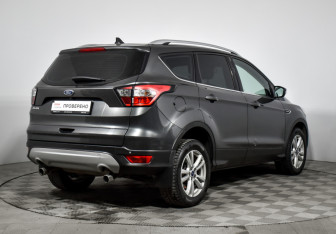 Подержанный автомобиль Ford Kuga 2018 года (5 фото)