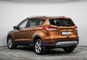 Подержанный автомобиль Ford Kuga 2015 года (7 фото)