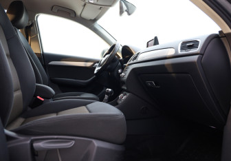 Подержанный автомобиль Audi Q3 2012 года (22 фото)