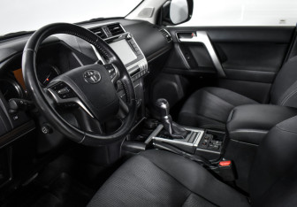 Подержанный автомобиль Toyota Land Cruiser Prado 2019 года (9 фото)