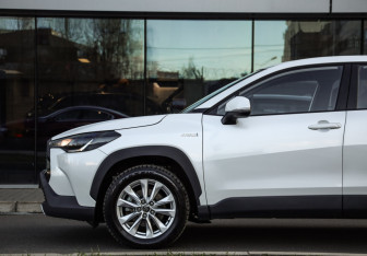 Подержанный автомобиль Toyota Corolla Wagon 2024 года (10 фото)