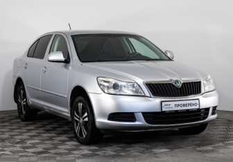 Подержанный автомобиль Skoda Octavia Liftback 2011 года (3 фото)