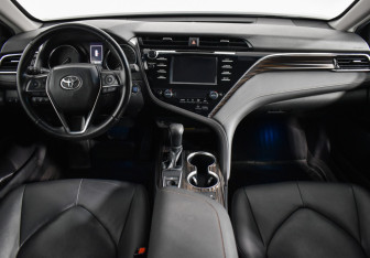 Подержанный автомобиль Toyota Camry Sedan 2019 года (13 фото)