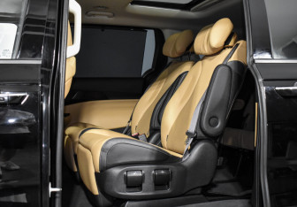 Подержанный автомобиль Kia Carnival 2021 года (14 фото)