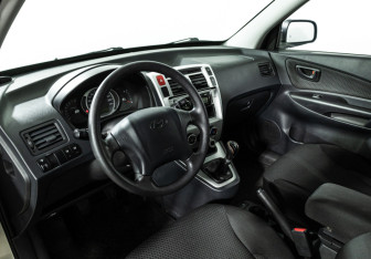 Подержанный автомобиль Hyundai Tucson 2008 года (11 фото)