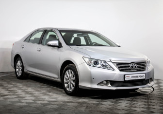 Подержанный автомобиль Toyota Camry Sedan 2014 года (3 фото)