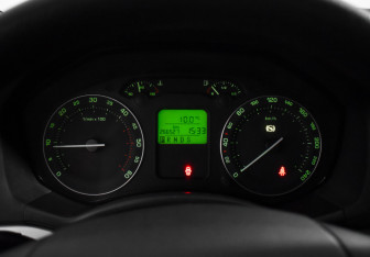 Подержанный автомобиль Skoda Octavia Liftback 2007 года (17 фото)