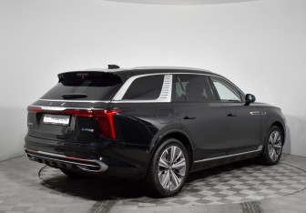 Подержанный автомобиль Hongqi E-HS9 2021 года (5 фото)