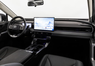Подержанный автомобиль Toyota RAV4 2026 года (15 фото)