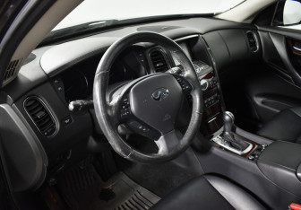Подержанный автомобиль Infiniti QX50 2016 года (9 фото)