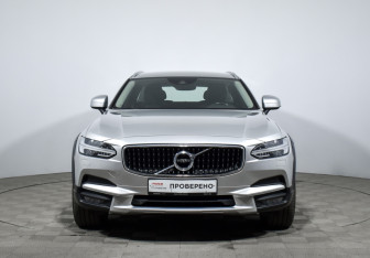 Подержанный автомобиль Volvo V90 Cross Country 2019 года (2 фото)
