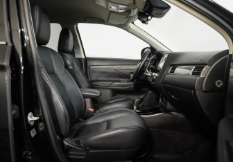Подержанный автомобиль Mitsubishi Outlander 2021 года (21 фото)