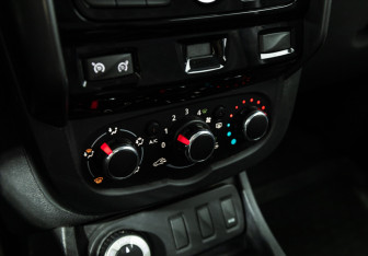 Подержанный автомобиль Renault Duster 2016 года (15 фото)