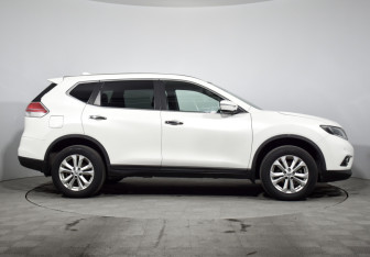Подержанный автомобиль Nissan X-Trail 2017 года (8 фото)