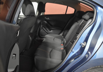 Подержанный автомобиль Mazda 3 Sedan 2017 года (11 фото)