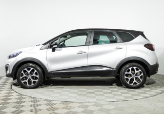 Подержанный автомобиль Renault Kaptur 2019 года (8 фото)