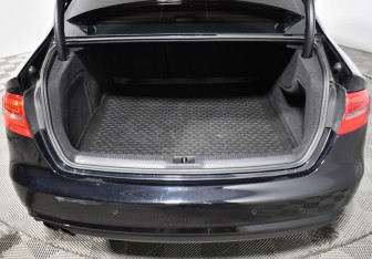 Подержанный автомобиль Audi A4 Sedan 2013 года (20 фото)