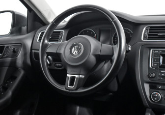 Подержанный автомобиль Volkswagen Jetta Sedan 2014 года (16 фото)